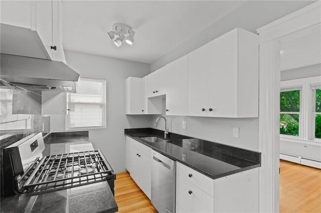 Building Photo - 100 De Pinedo St