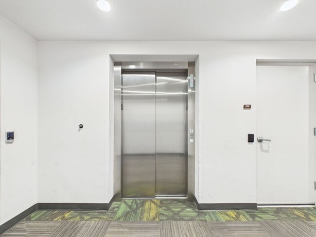 Building Photo - Modern East Austin Condo with City Views & Unmatched Walkability