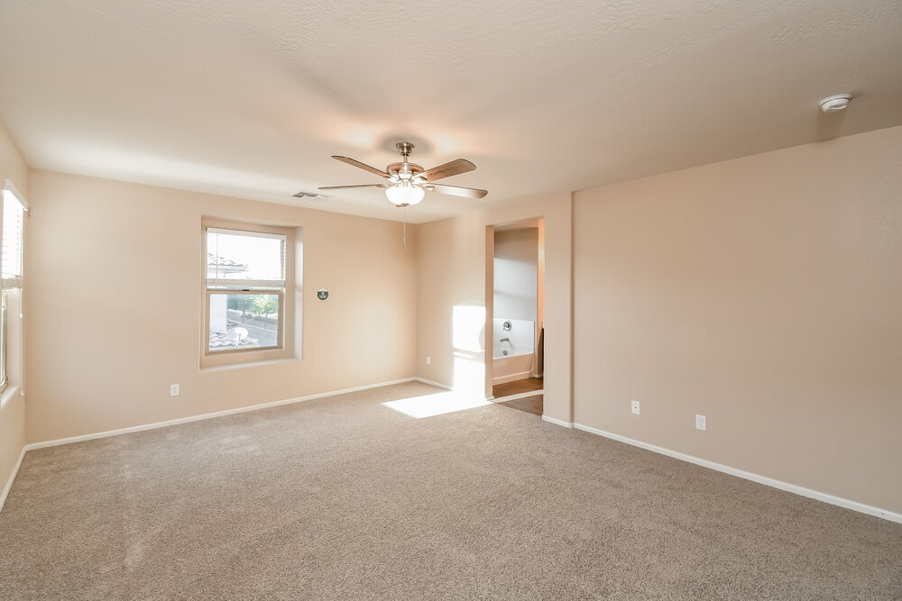 Building Photo - 923 S Pheasant Dr