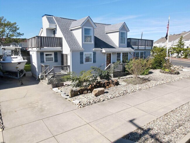 Building Photo - 100 Sheridan Square