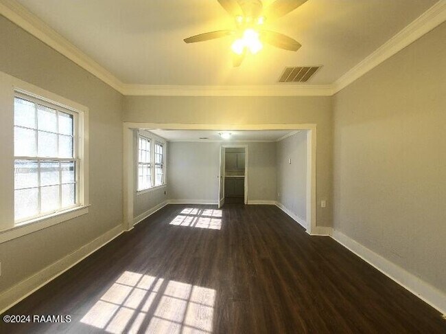 Building Photo - 1063 Mouton Ave