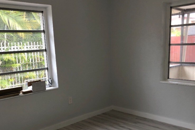 Building Photo - 634 SE 4th Pl