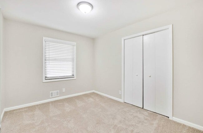 Building Photo - 4596 Sahara Dr SW