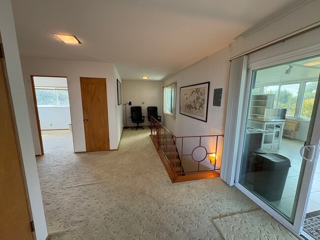 Building Photo - 721 Hillside Ave