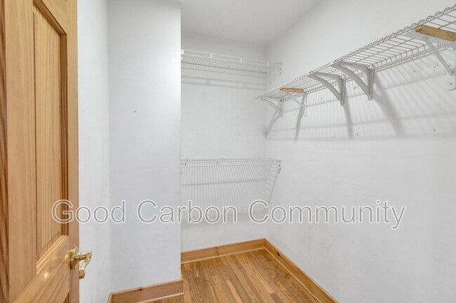 Building Photo - 852 Kenmore Ave