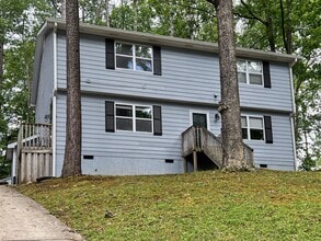 Building Photo - Cary Townhome