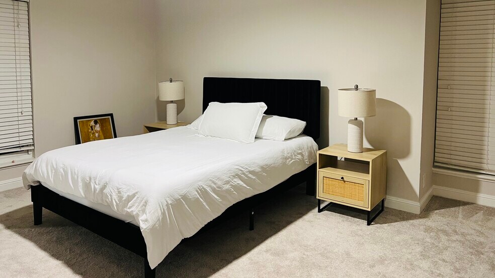 Building Photo - 8985 Alcosta Blvd