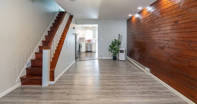 Building Photo - Newly rehabbed 3 bedroom