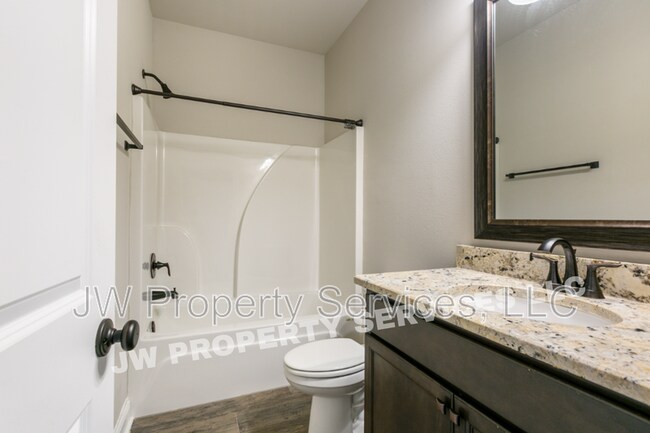 Building Photo - 612 Claiborne Trails Dr