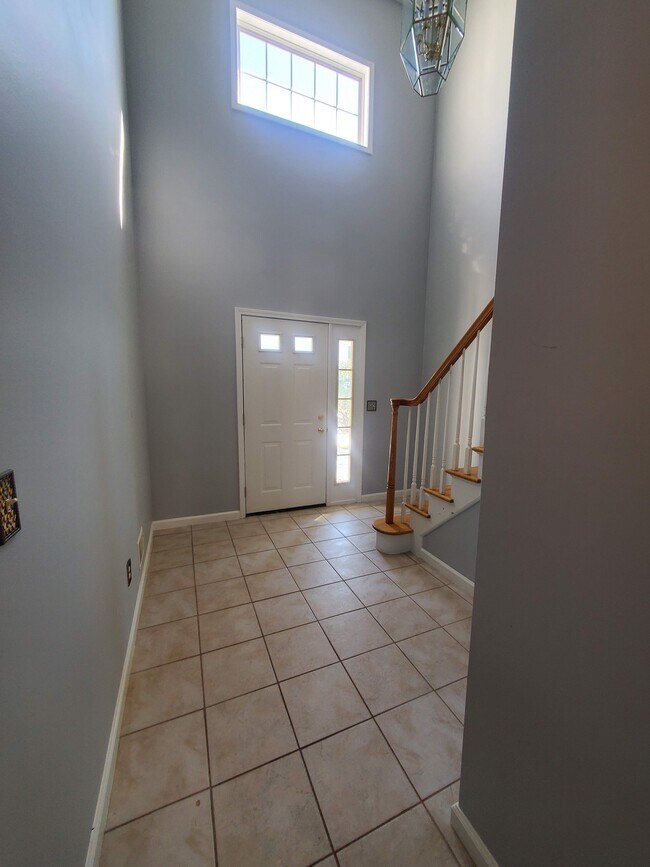 Building Photo - 20 Druid Ln