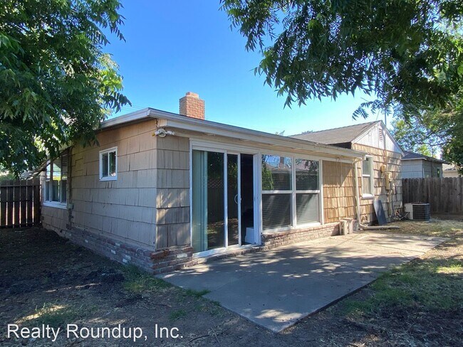 Building Photo - 3 br, 1 bath House - 1656 Country Club Blvd