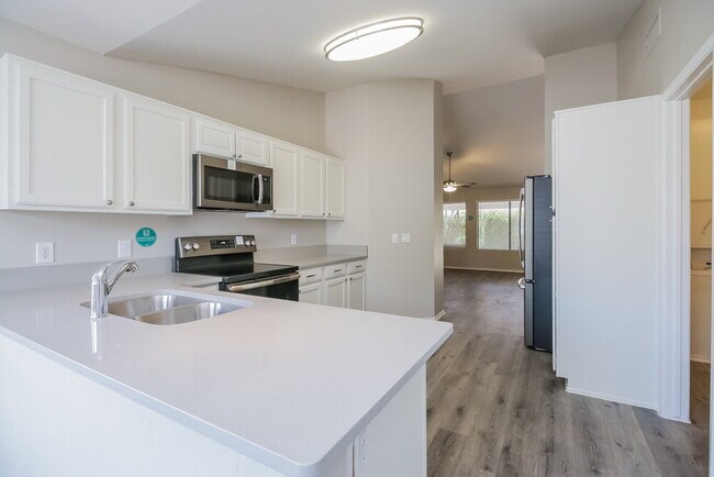 Building Photo - 1431 E Hearne Way