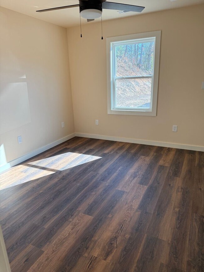 Building Photo - Simonds Road Duplex