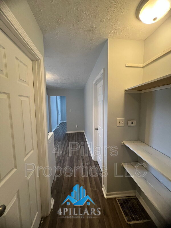 Building Photo - 1311 E Columbus Dr