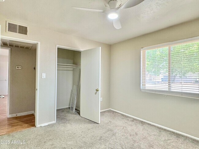 Building Photo - 731 W 12th Pl