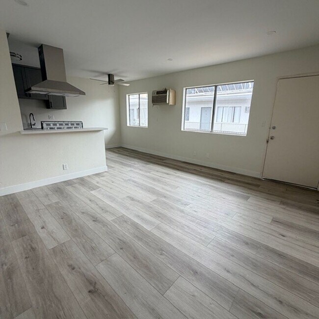 Building Photo - Fully Renovated 1BR in Van Nuys – Modern Kitchen + Parking