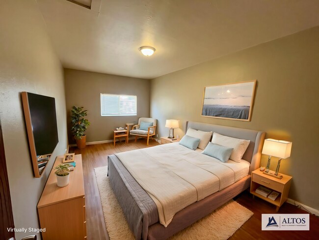 Building Photo - ** Move in Special** Spacious 3 bedroom, 1 bath Lakewood duplex with fenced in backyard available!