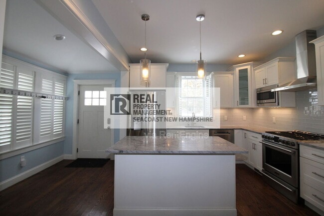 Building Photo - 33 Columbia St