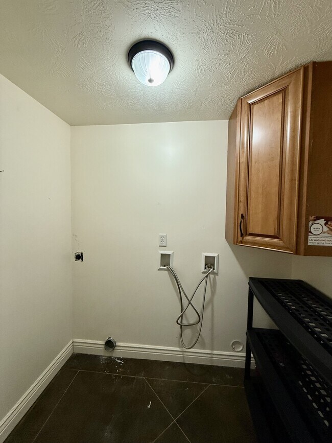 Building Photo - 4427 Lago Grande Dr