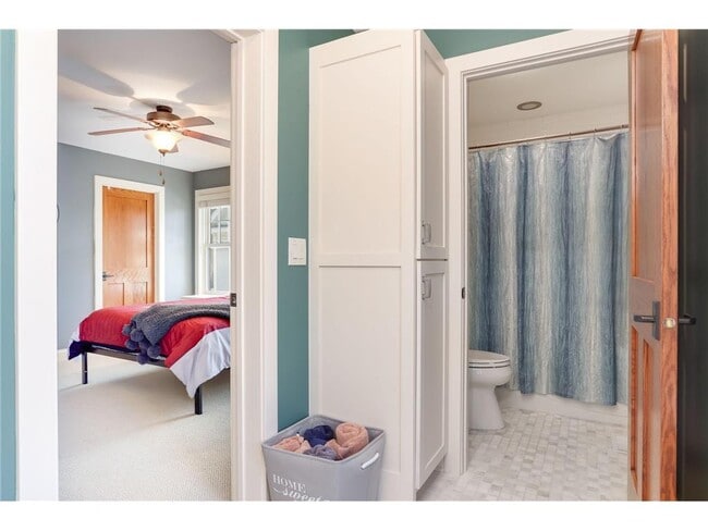 Building Photo - 2012 W Laurel Ave