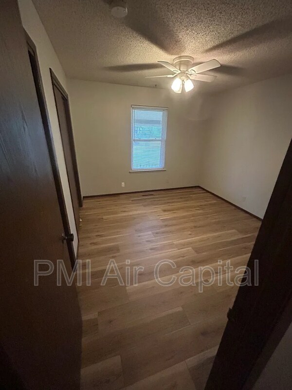 Building Photo - 1530 N Maybelle St