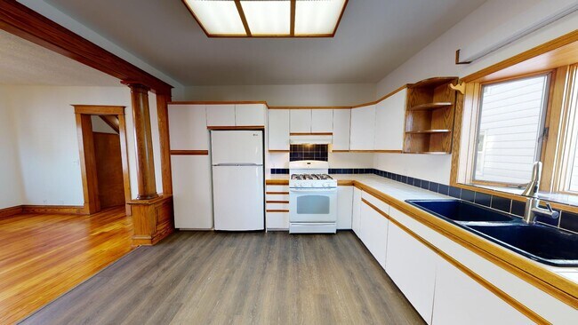 Building Photo - 1025 Park St SW