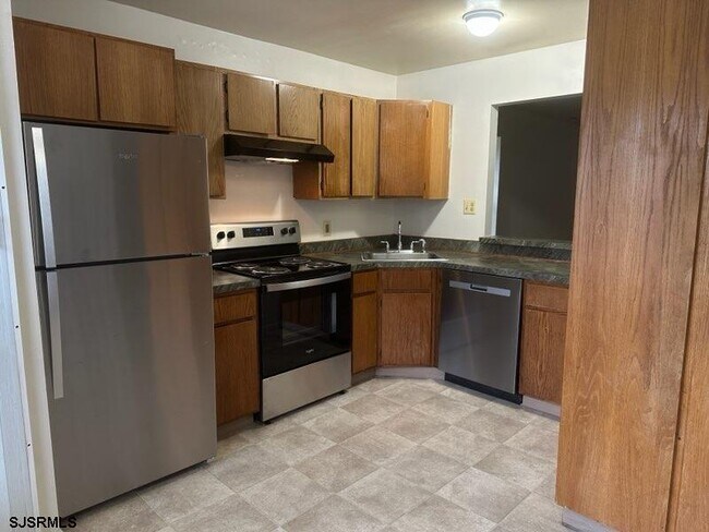 Building Photo - 3214 Juniper Ct