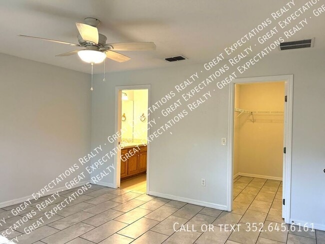 Building Photo - 4 Locust Run