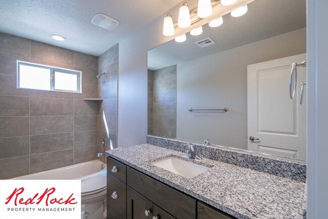 Building Photo - 3 Bedroom Hurricane Townhome With Scenic Views