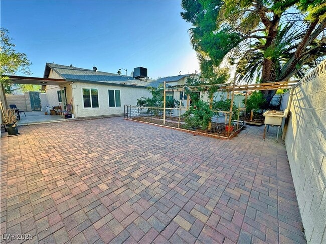 Building Photo - 6388 Mockingbird Ln