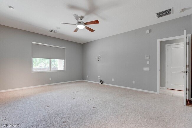Building Photo - 2589 Chateau Clermont St
