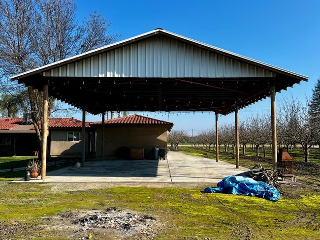 Building Photo - 10433 S Bethel Ave