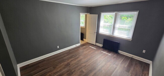Building Photo - 2825 Clearview Ave