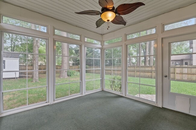 Building Photo - Your Dream Home Awaits!