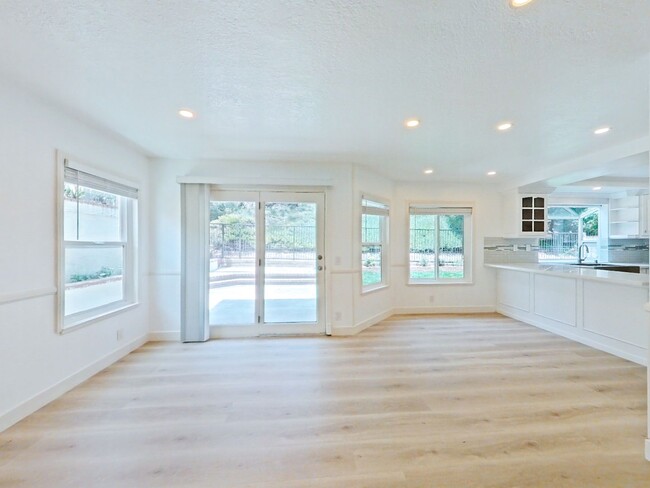 Building Photo - Stunning Remodeled Home in Dana Woods – Co...