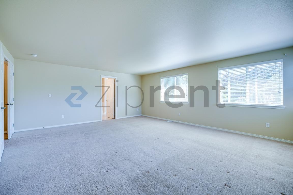 Building Photo - Unit