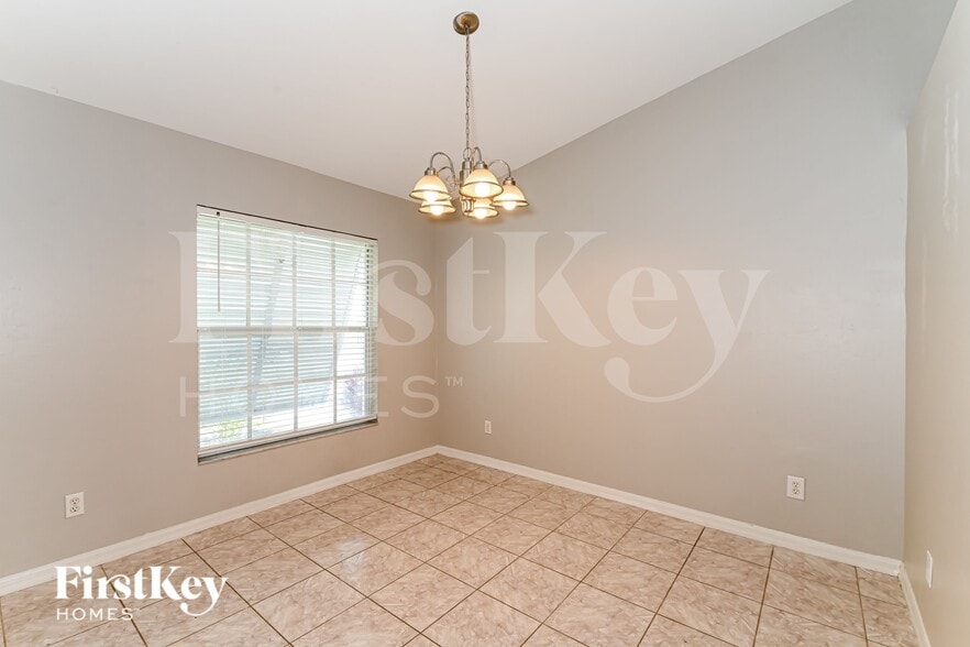 Building Photo - 2919 NW 4th Pl