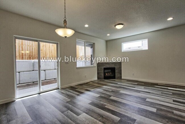 Building Photo - 3 Bed, 2.5 Bath Home in Ridgefield's  McCormick Creek Subdivision