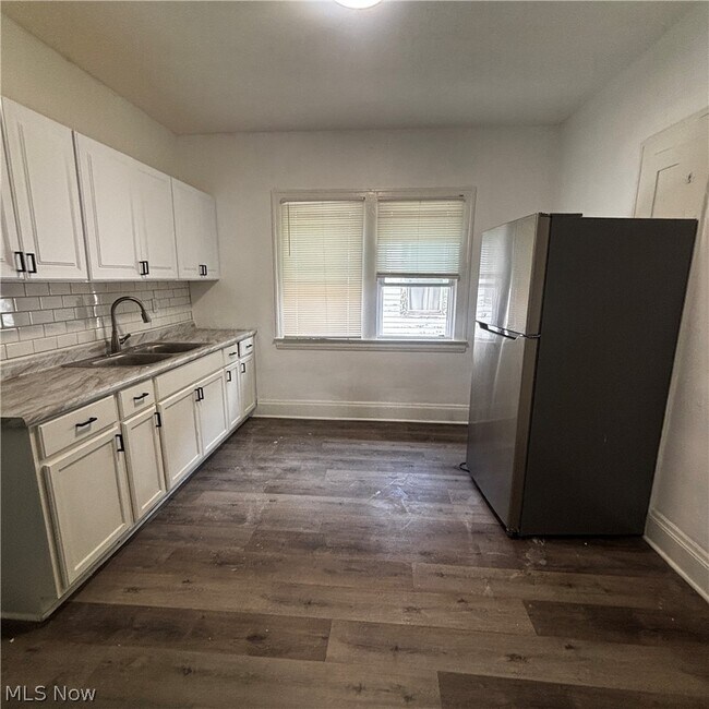 Building Photo - 3736 E 153rd St