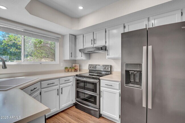 Building Photo - 10235 N 31st St