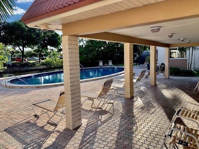 Building Photo - 140 NE 19th Ct