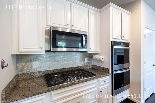 Building Photo - 2112 Nottoway Dr