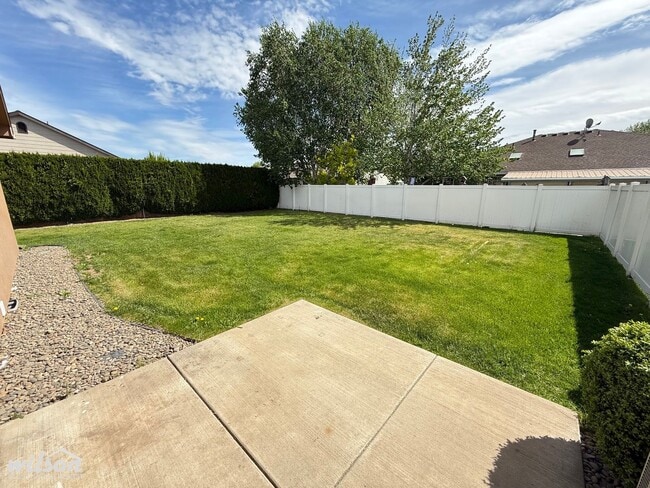 Building Photo - Spacious 3BR/2BA Duplex – Comfort Meets Co...