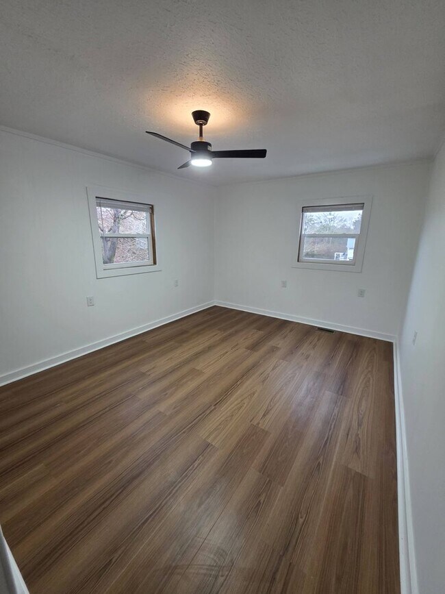 Building Photo - 986 Old Mail Rd