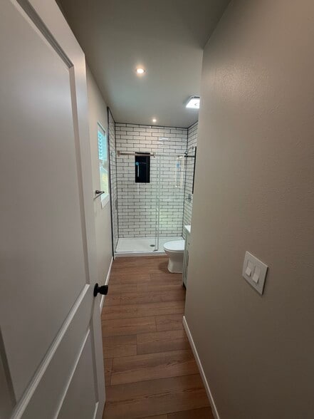 Building Photo - 833 W Stone St