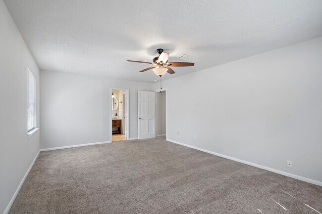Building Photo - 6302 Hickorycrest Dr