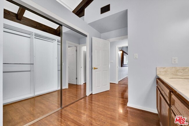 Building Photo - 1713 Queens Ct