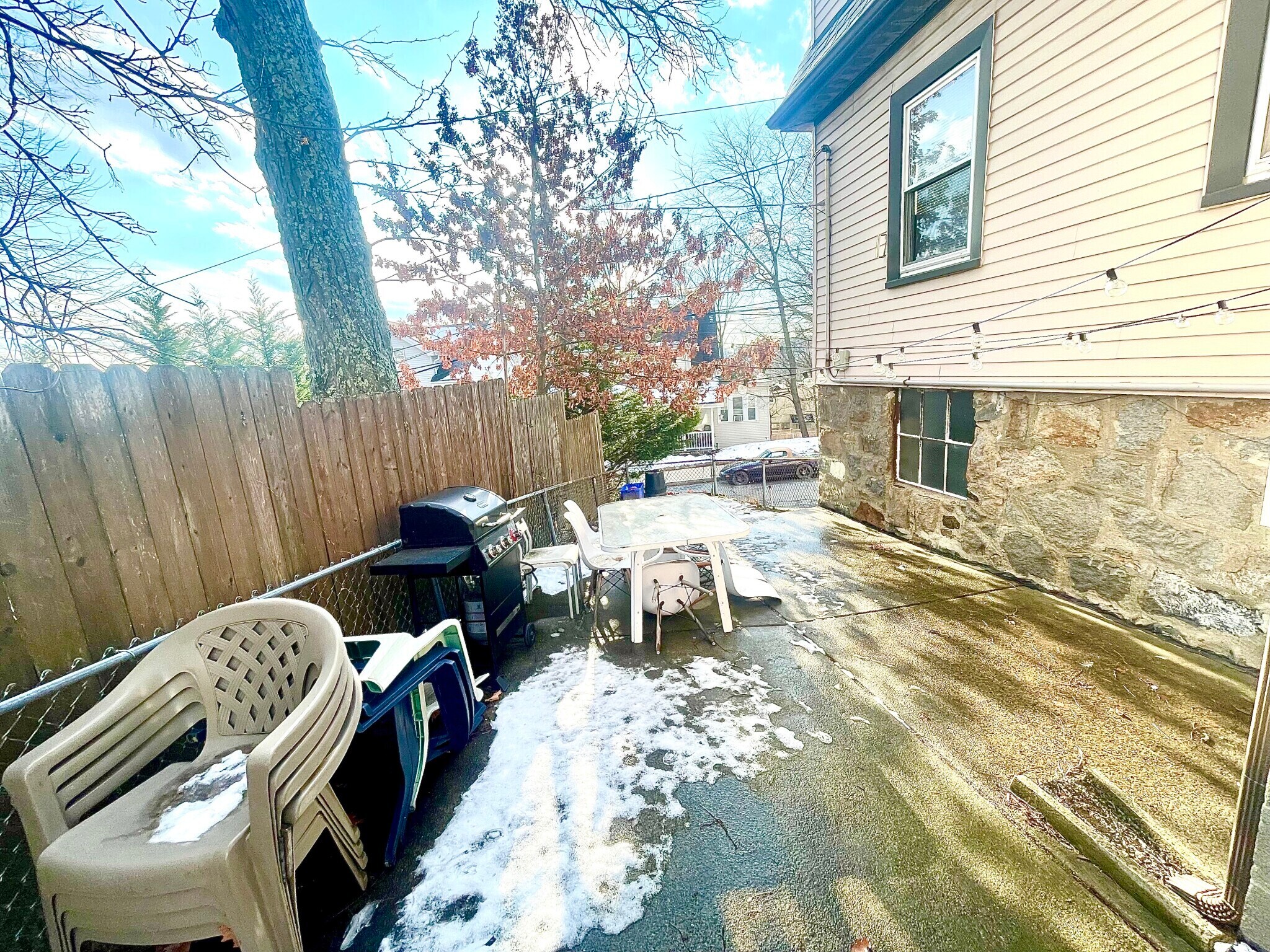 Building Photo - 27 South Crescent Circuit