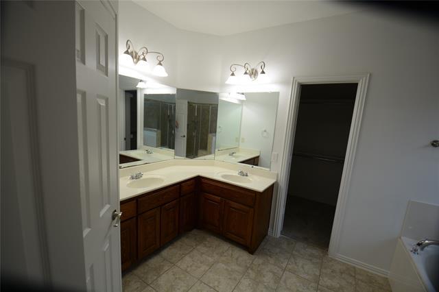 Building Photo - 3004 Glenwood Ct