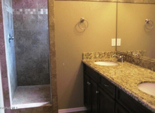 Building Photo - 545 Green Village Ct